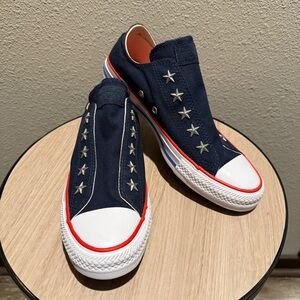Converse All Stars Women’s Canvas red/white/blue w/stars slip on sneakers size 8